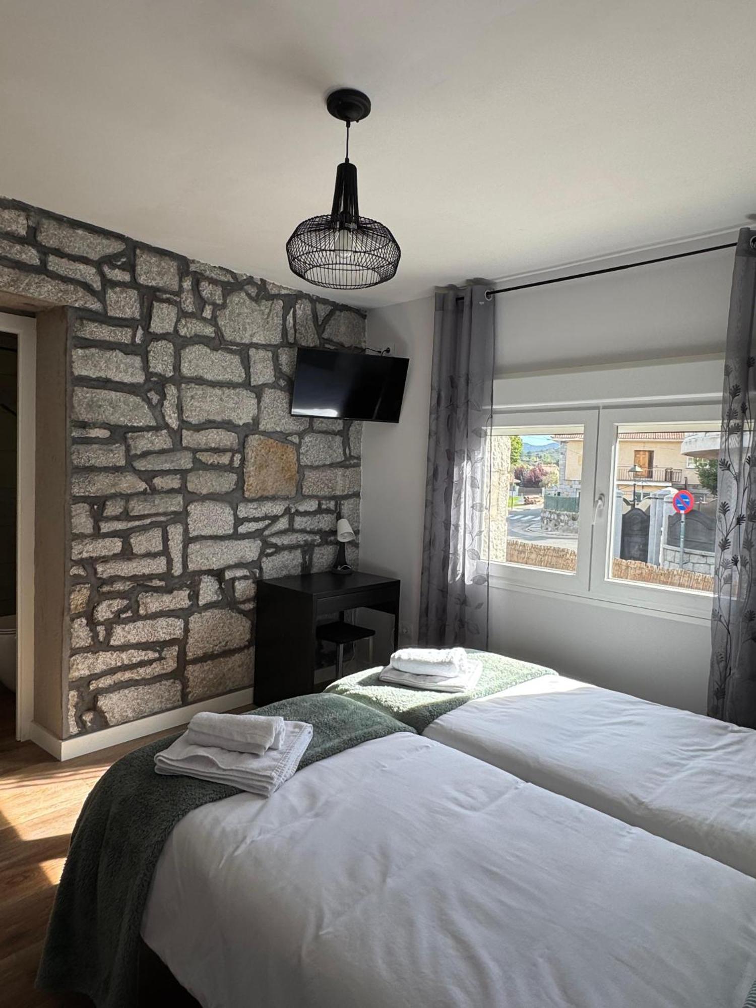Rural El Petirrojo Con Patio Jardin Farm stay