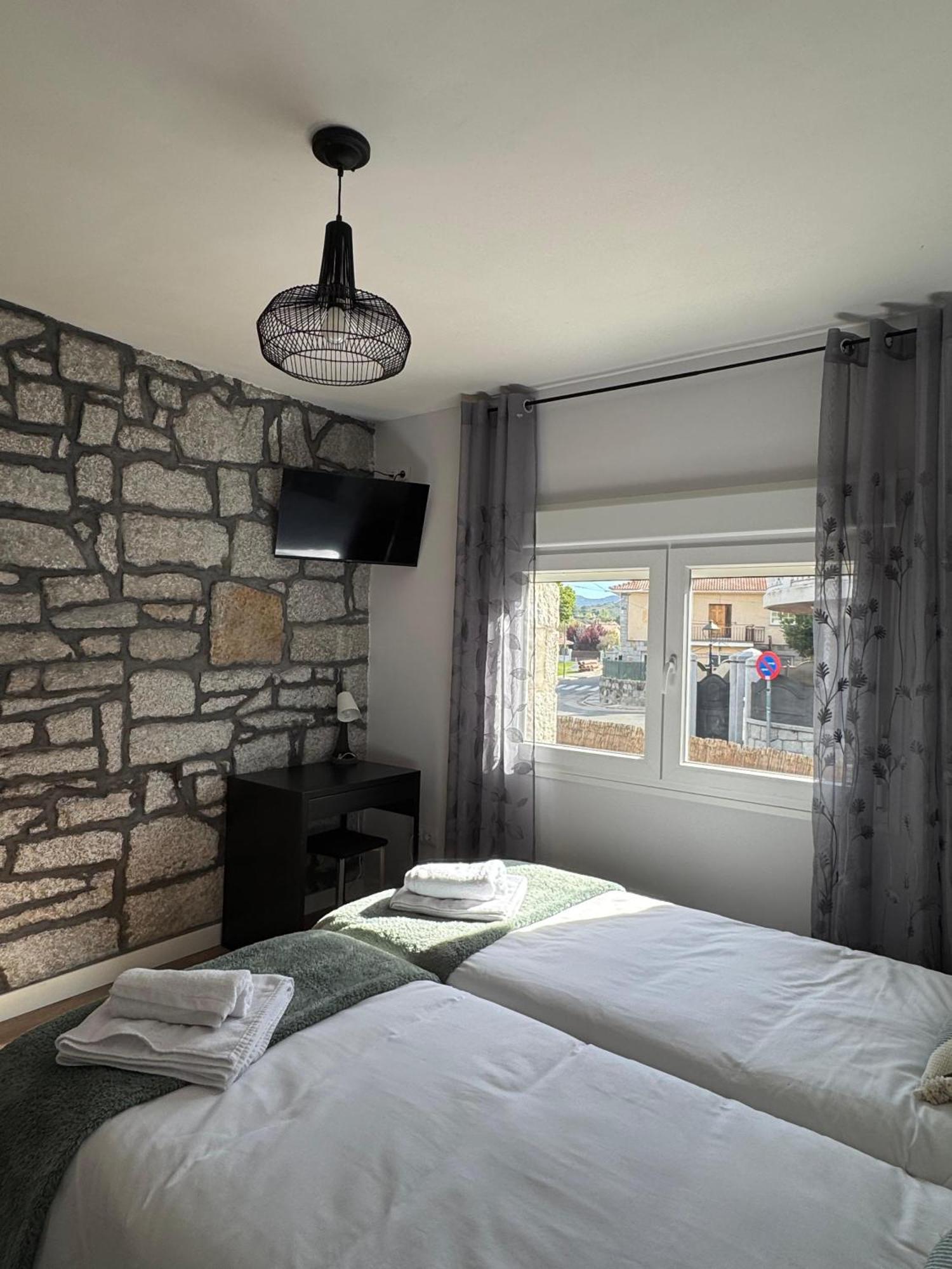 Rural El Petirrojo Con Patio Jardin Farm stay