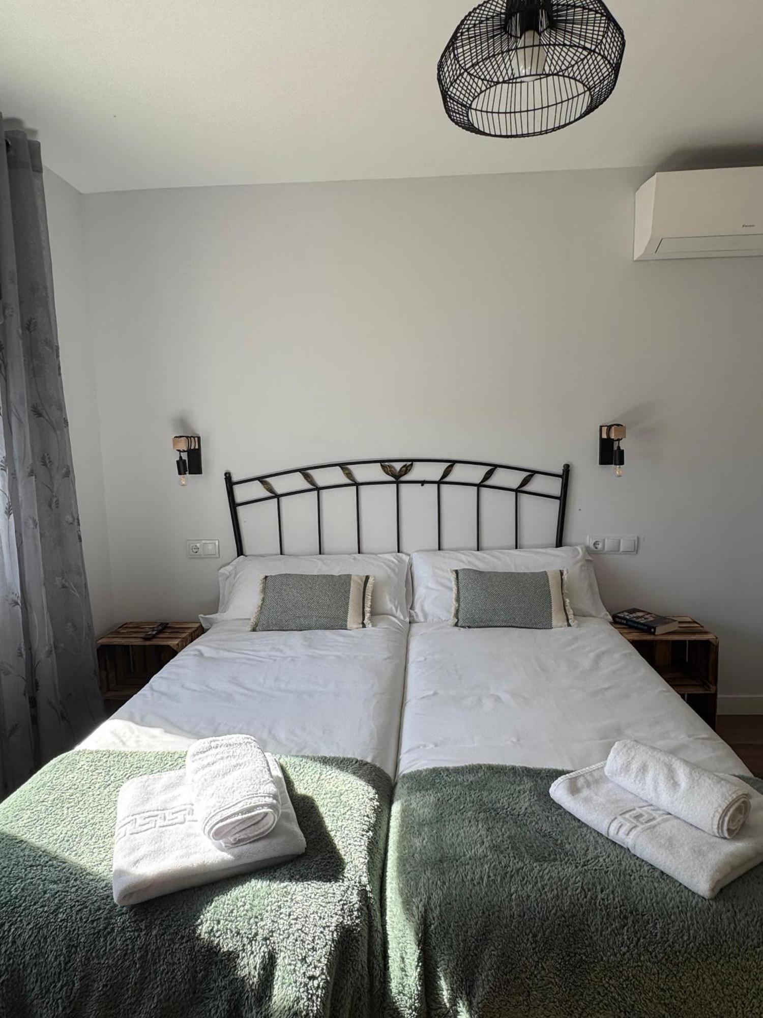 Rural El Petirrojo Con Patio Jardin Farm stay
