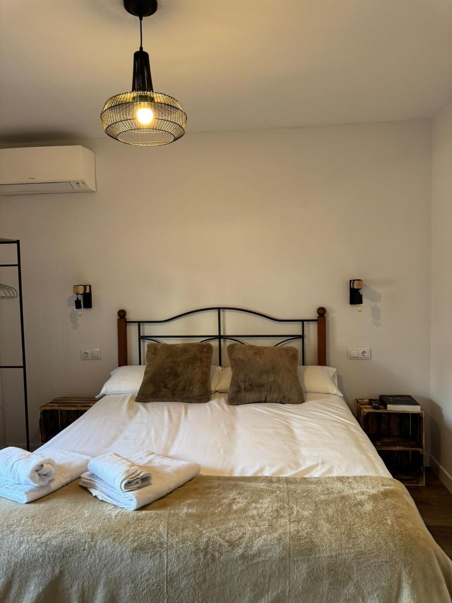 Rural El Petirrojo Con Patio Jardin Farm stay