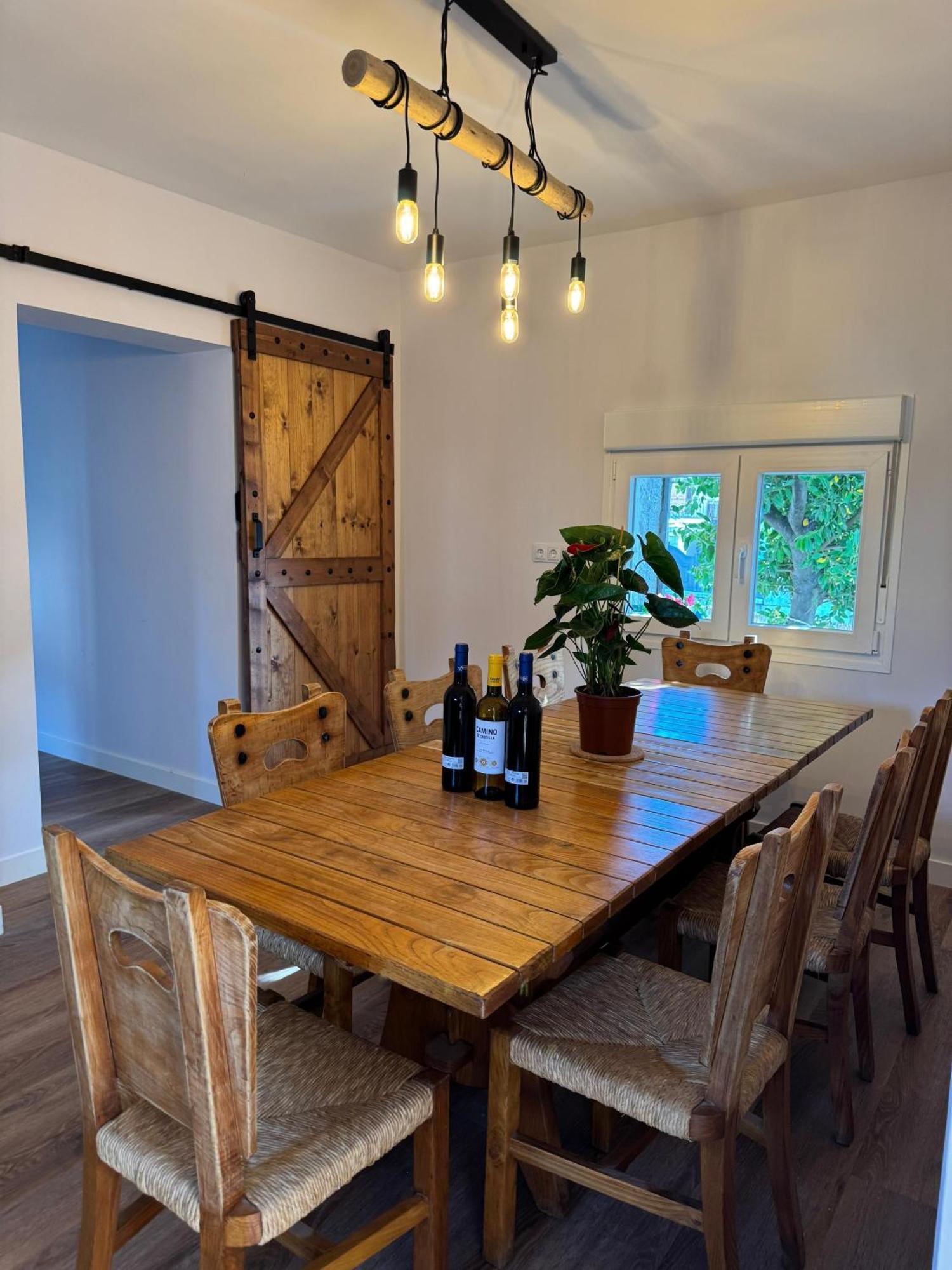 Rural El Petirrojo Con Patio Jardin Farm stay