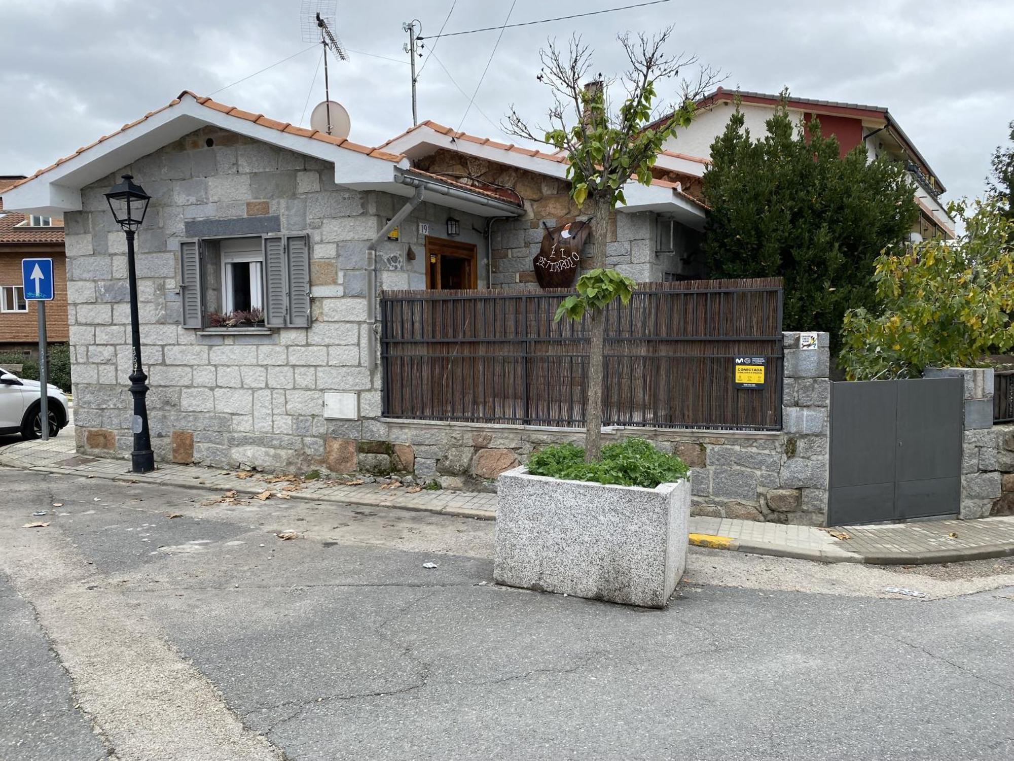 Rural El Petirrojo Con Patio Jardin Farm stay Cerceda (Madrid)